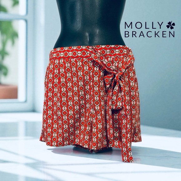 NWOT, Molly Bracken, Red Floral Patterned Shorts With Pockets, Small - Picture 1 of 11